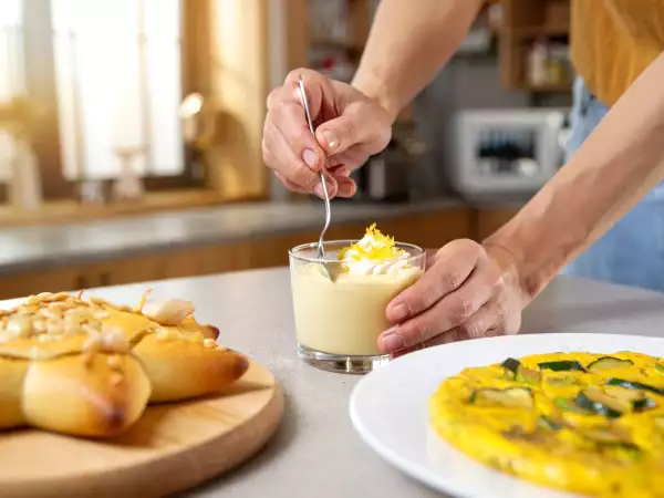 Menú del día, 30 de mayo: delicias de pan, frittata y mousse de limón