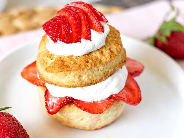 Strawberry shortcake, el postre primaveral de fresas y nata que adoran en Estados Unidos