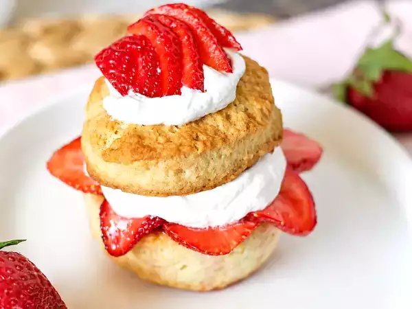 Strawberry shortcake, el postre primaveral de fresas y nata que adoran en Estados Unidos