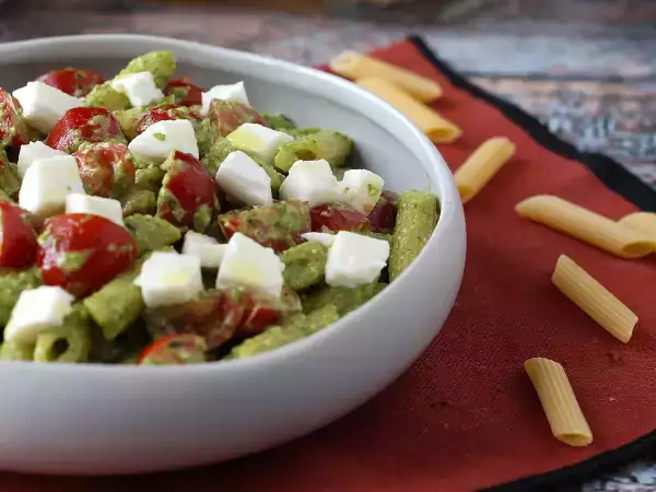 Estas seis recetas de pasta fría son justo lo que apetece cuando el calor aprieta
