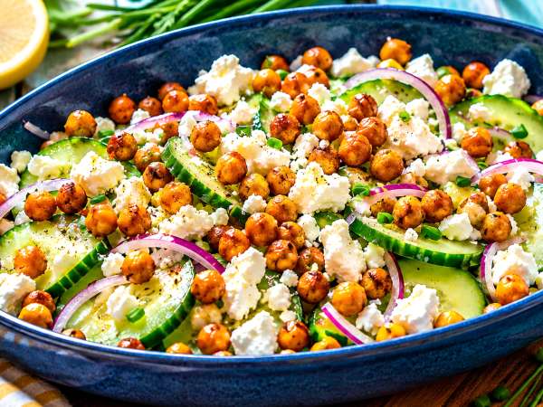 Ensaladas de legumbres: ideas frescas para comer bien con botes de conserva y preparaciones sencillas
