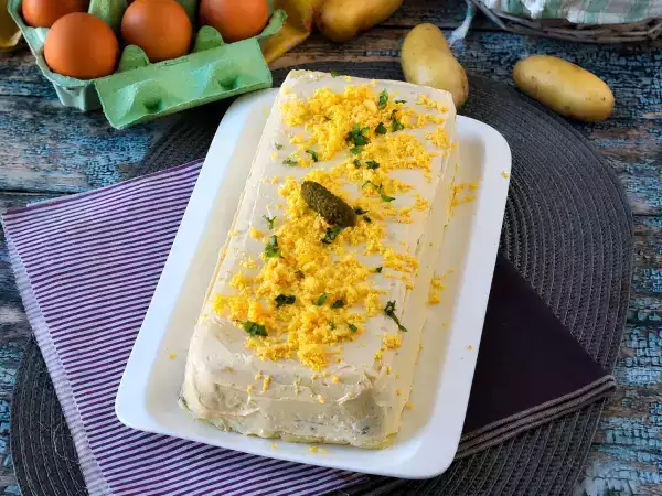 Pastel frío de patata y atún: receta sin horno, fácil y cremosa para preparar en casa como entrante