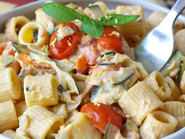 Esta pasta con calabacín será la receta que repetirás todo el verano: cremosa, ligera y lista en pocos minutos