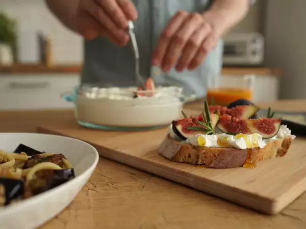 Menú vegetariano, 8 de julio: tostas de higos, pasta con berenjena y mousse de albaricoque
