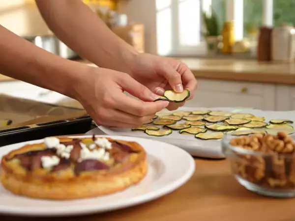 Menú vegetariano, 13 de julio: Chips de calabacín, tatin de chalotas y feta y nueces caramelizadas