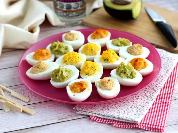 Huevos rellenos, huevos mimosa y deviled eggs: ¿son lo mismo o llevamos toda la vida mezclando recetas?