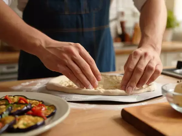 Menú vegetariano, 17 de julio: saborea la corona de pizza, berenjenas salteadas y un refrescante helado sin heladera