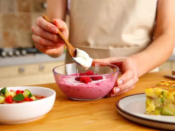 Menú vegetariano, 27 de julio: Gazpacho ligero, tortilla de patata y helado de yogur y frambuesa (con y sin heladera)