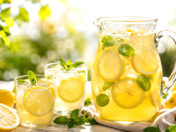 Limonada casera, fresca e irresistible: la receta más sencilla para refrescar tus tardes de verano