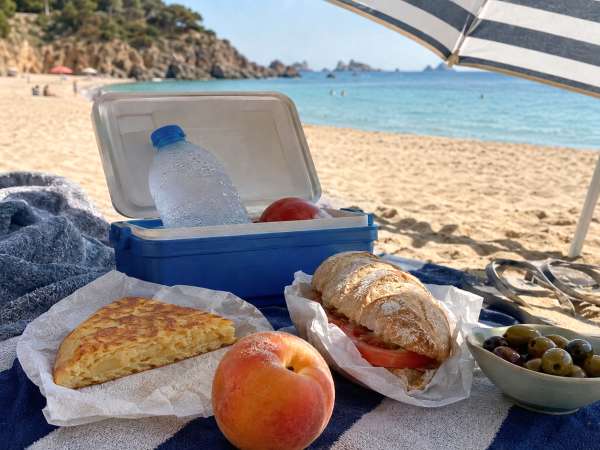 ¿Por qué la playa da tanta hambre? Lo que hay detrás de una sensación muy conocida