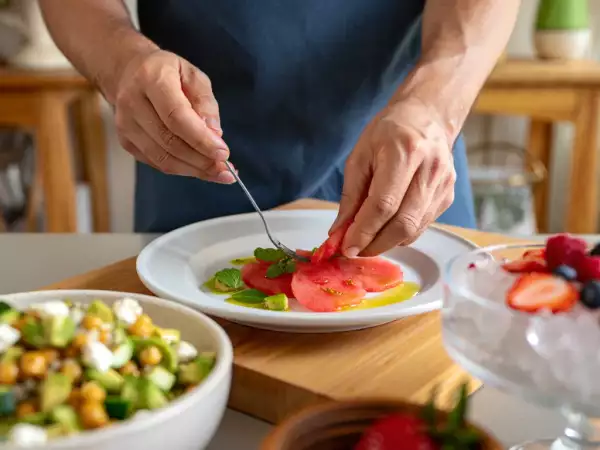 Menú vegetariano, 8 de agosto: Tomates cherry caramelizados, ensalada de pepino y granizado de frutos rojos