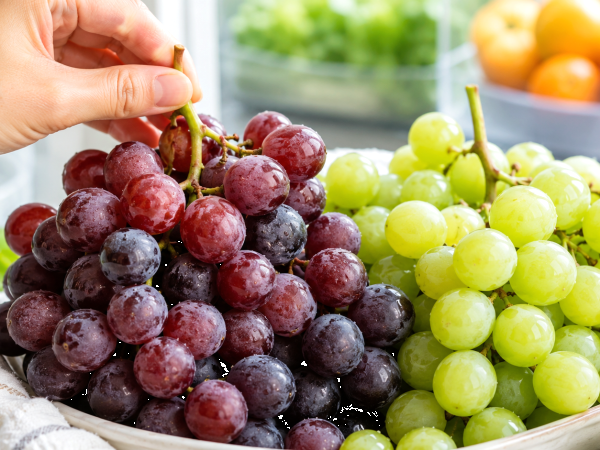 Cómo elegir uvas de mesa dulces y conservarlas para que duren más