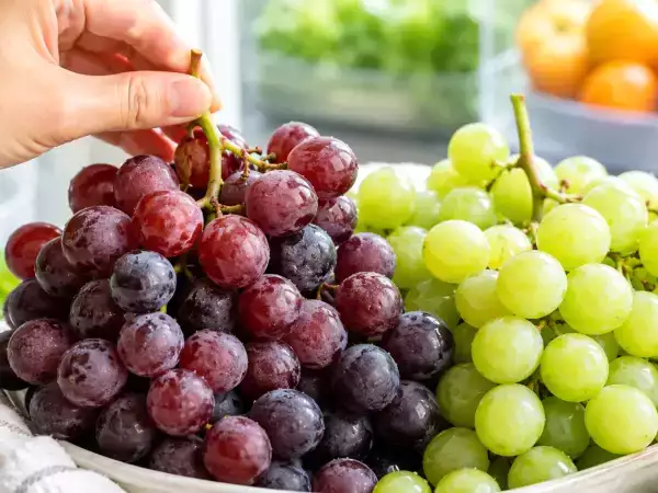 Cómo elegir uvas de mesa dulces y conservarlas para que duren más