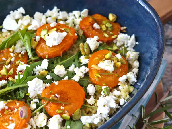4 recetas saladas con albaricoques frescos que debes probar antes de que termine la temporada