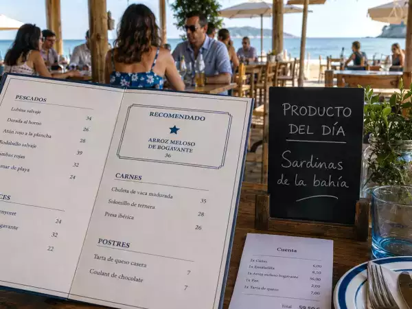11 trucos psicológicos en restaurantes y chiringuitos que te hacen gastar más y cómo reconocerlos