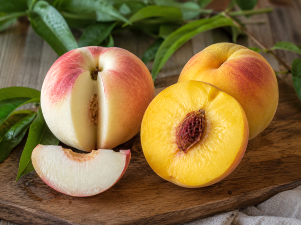 Melocotón blanco o amarillo: ¿cuál elegir según la receta?