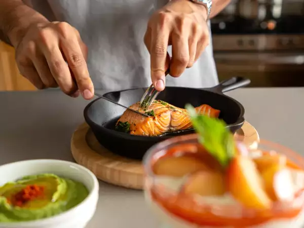 Menú diario, 16 de agosto: crema de calabacín, salmón a la plancha y crema de melocotón