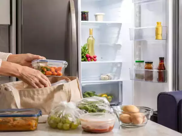El modo vacaciones de la nevera: ¿qué alimentos hay que sacar antes de irse?