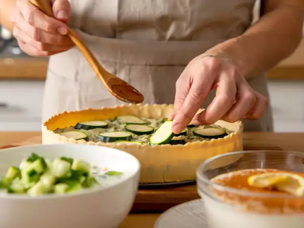 Menú vegetariano, 16 de agosto: Sopa fría de pepino y menta, quiche de calabacín y zanahoria y natillas caseras