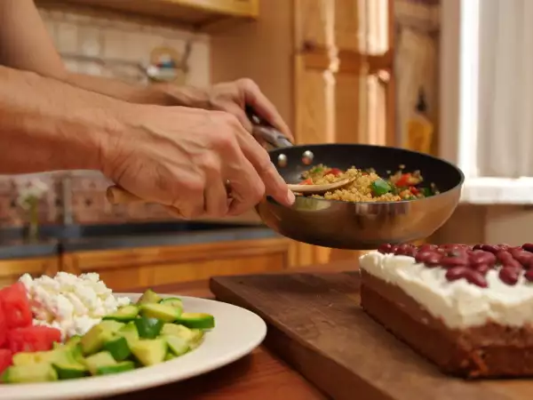 Menú vegetariano, 17 de agosto: Ensalada de sandía, feta y aguacate, bulgur y pastel de chocolate
