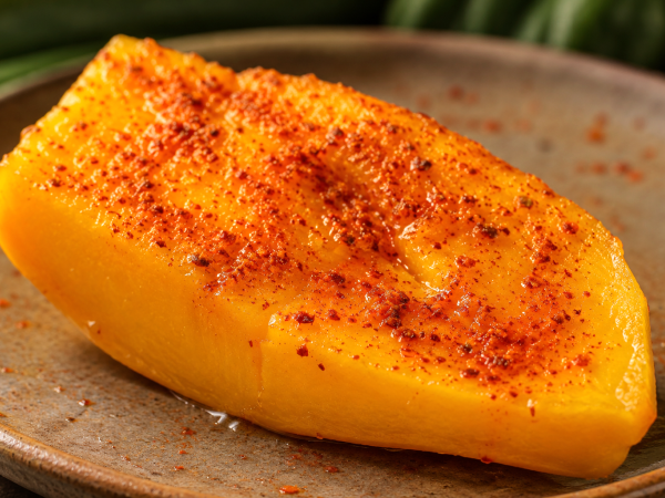 ¿Por qué a las frutas de verano les sientan tan bien la sal, el limón y las especias?