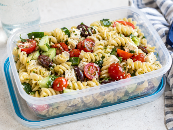 Ensalada de pasta en la fiambrera: el truco para que no se pegue ni se apelmace