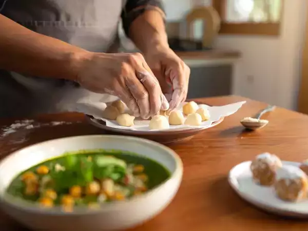 Menú vegetariano, 20 de agosto: buñuelos fritos, sopa de lechuga y bolitas de galleta