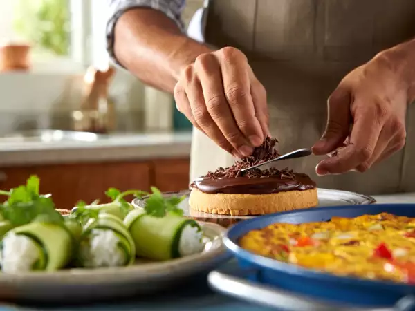 Menú vegetariano, 28 de agosto: Makis de pepino, tortilla campesina y napolitanas de chocolate caseras