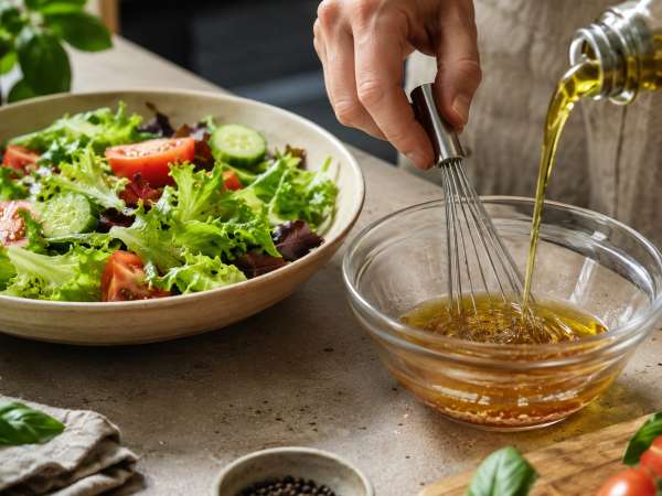 ¿En qué orden hay que aliñar una ensalada? Parece obvio, pero no lo es