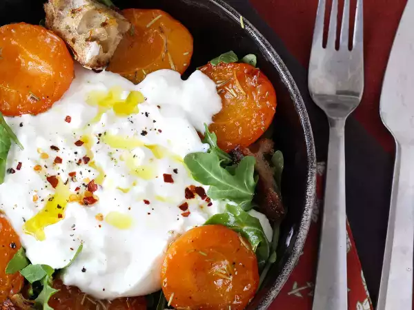 10 ensaladas de verano con queso: recetas frescas con feta, burrata, mozzarella y queso de cabra