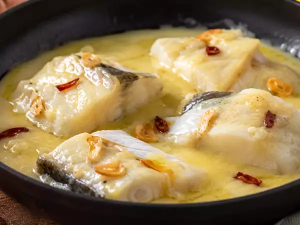 Bacalao al pil-pil tradicional: cómo ligar la salsa sin que se corte