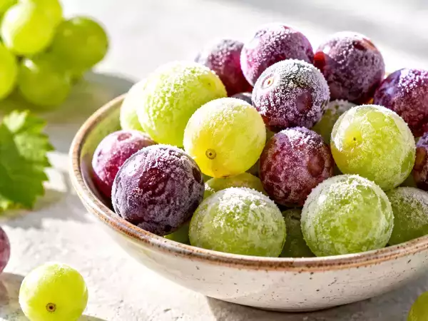 ¿Has probado a congelar uvas? El sencillo truco para convertirlas en un bocado fresco