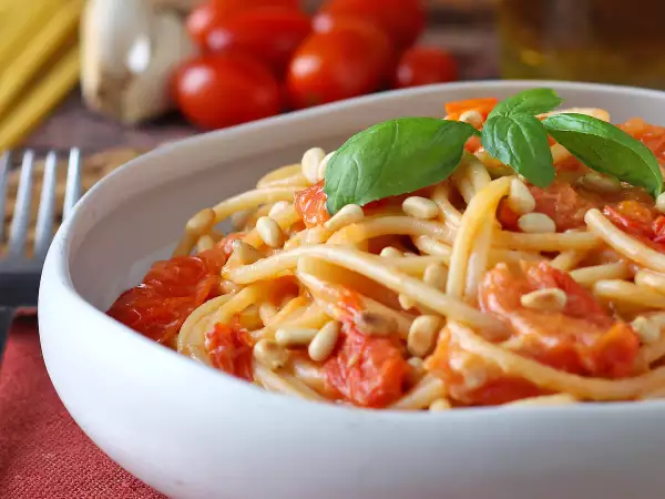 12 recetas de pasta con tomate para aprovecharlos ahora que todavía están en su mejor momento