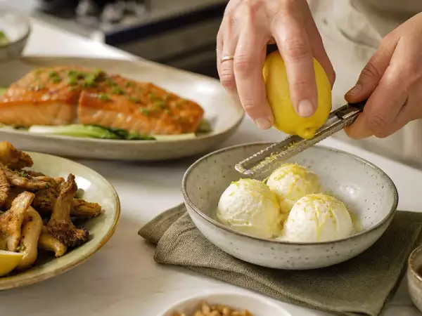Menú diario, 2 de septiembre: setas fritas crujientes, salmón marinado con miso y helado de ricotta
