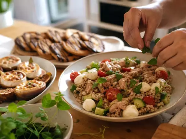 Menú diario, 10 de septiembre: higos al horno, ensalada mediterránea y palmeras de chocolate