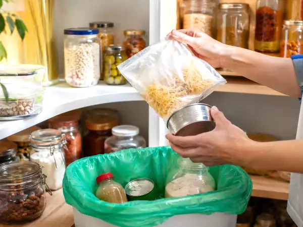 Antes de septiembre, revisa la despensa: 5 señales que deberían hacerte tirar un alimento