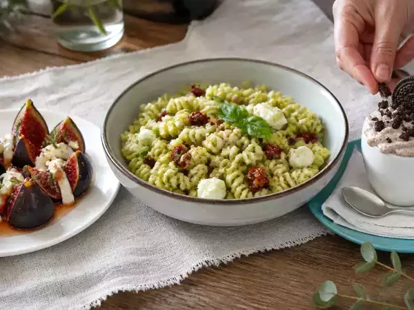 Menú vegetariano, 16 de septiembre: higos al horno, ensalada de pasta con pesto y mousse de oreo