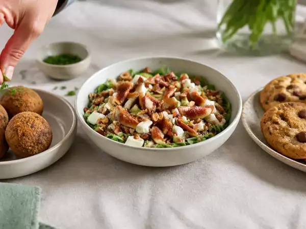 Menú vegetariano, 19 de septiembre: Faláfel, ensalada agridulce con higos y galletitas de banana