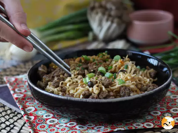 ¿Te apetece pedir comida asiática? Estas 7 recetas de fideos son una buena razón para cocinar en casa
