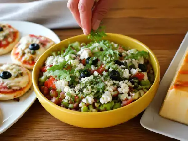 Menú vegetariano, 2 de octubre: Mini pizzas en sartén, ensalada de lentejas y tarta asturiana de queso