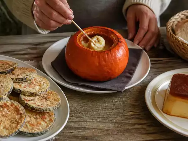 Menú vegetariano, 19 de octubre: Berenjenas crujientes, fondue de calabaza y queso y pudin de pan
