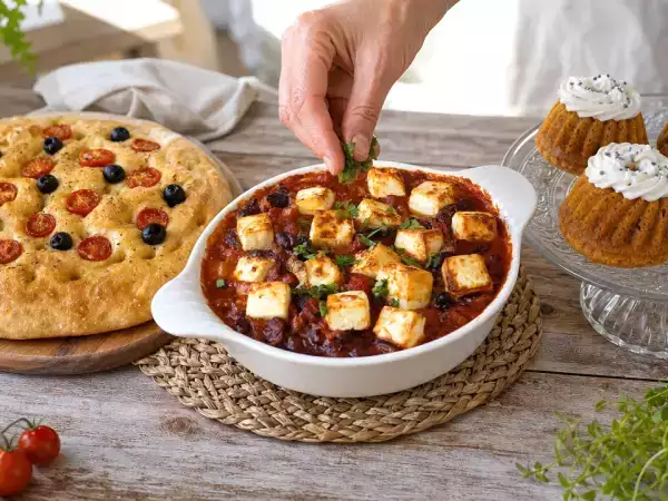 Menú diario, 5 de octubre: focaccia esponjosa, alubias rojas al horno y mini tartas de zanahoria