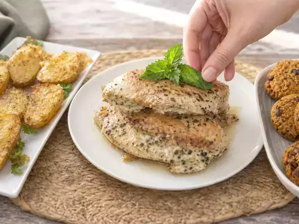 Menú diario, 28 de octubre: patatas crujientes, pollo con queso de cabra y galletas veganas de calabaza