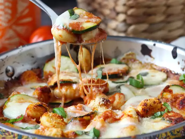 ¿No tienes tiempo para cocinar? Este gratinado de ñoquis está listo en menos de 30 minutos