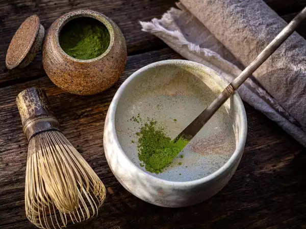 ¿Tu matcha latte queda amargo o con grumos? Cómo prepararlo suave y cremoso en casa