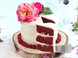Artículos: Red Velvet Cake para San Valentín: la tarta roja con frosting de queso que lo dice todo al primer corte