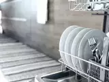 Artículos: ¿Hay que enjuagar los platos antes de meterlos en el lavavajillas?