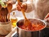 Artículos: El truco de las abuelas para conservar la cuchara de madera y evitar olores, grietas y suciedad oculta en la cocina