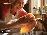Artículos: ¿De verdad hay que lavar el pollo antes de cocinarlo? La verdad que tu madre y tu abuela nunca te contaron
