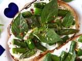 Artículos: La tosta primaveral con espárragos y ricotta que apetece a cualquier hora: fresca, cremosa y lista en pocos minutos